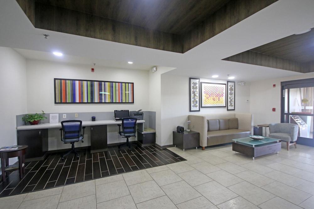 Holiday Inn Express Hotel & Suites Greensboro-East By Ihg Eksteriør bilde