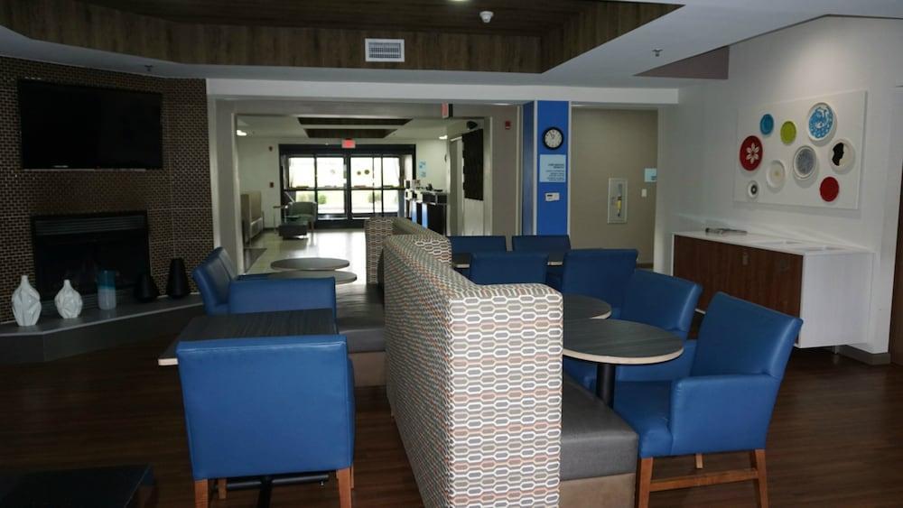 Holiday Inn Express Hotel & Suites Greensboro-East By Ihg Eksteriør bilde