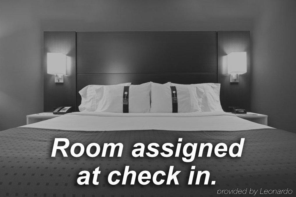 Holiday Inn Express Hotel & Suites Greensboro-East By Ihg Eksteriør bilde