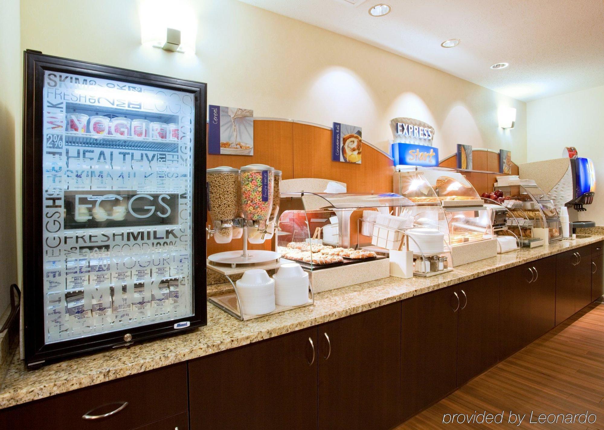 Holiday Inn Express Hotel & Suites Greensboro-East By Ihg Eksteriør bilde