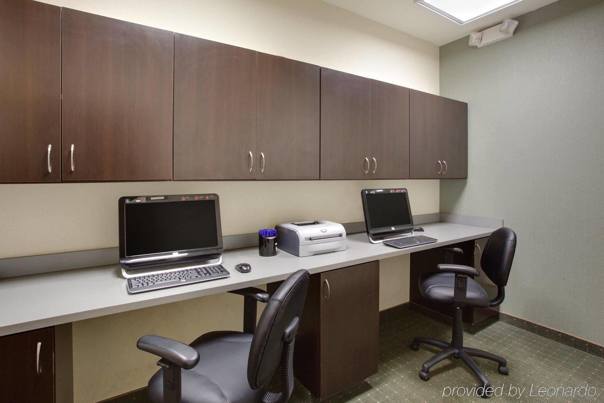 Holiday Inn Express Hotel & Suites Greensboro-East By Ihg Eksteriør bilde