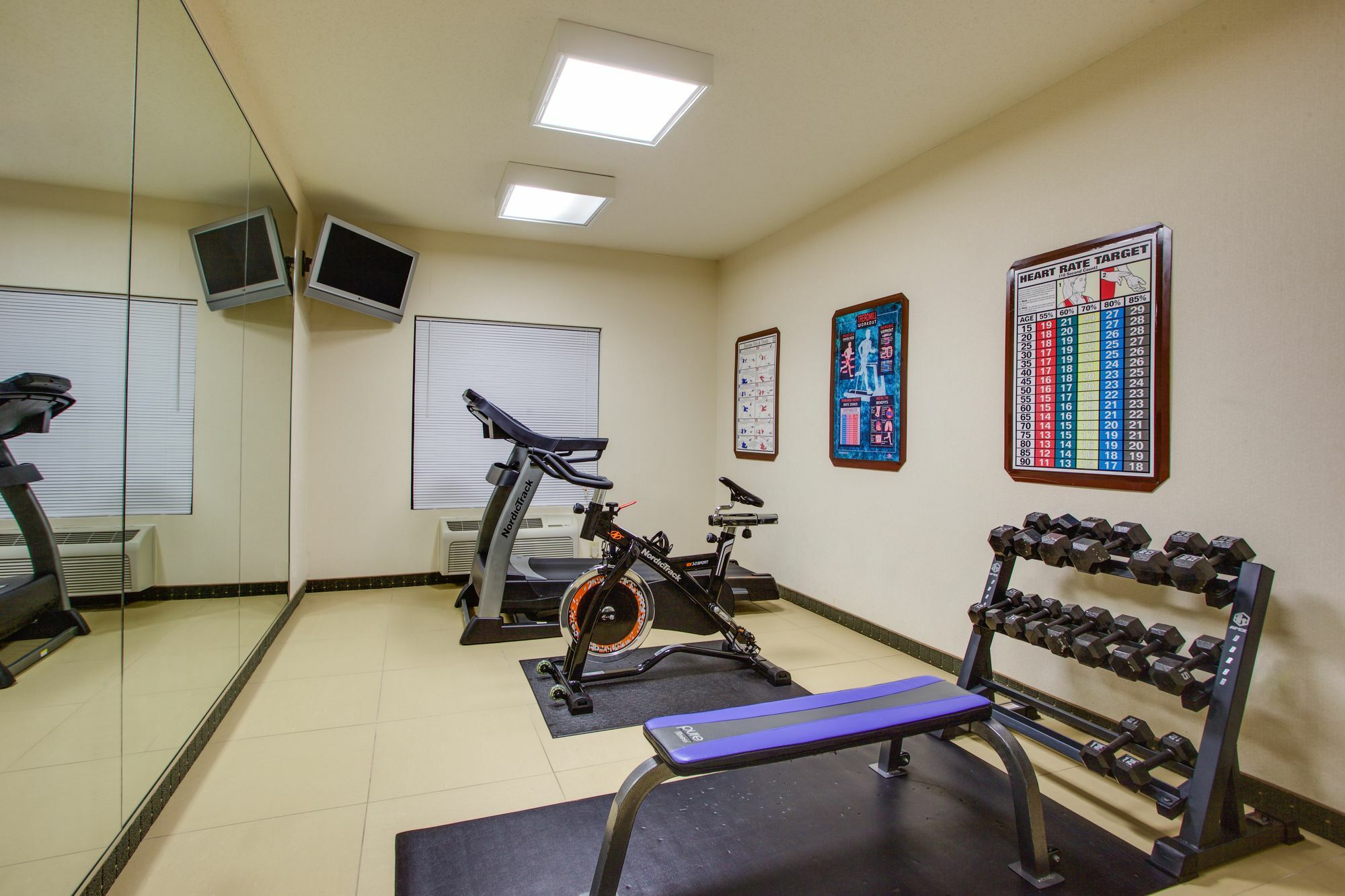 Holiday Inn Express Hotel & Suites Greensboro-East By Ihg Eksteriør bilde