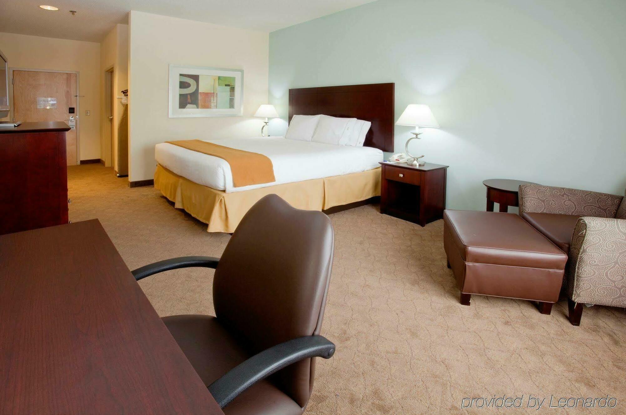 Holiday Inn Express Hotel & Suites Greensboro-East By Ihg Eksteriør bilde